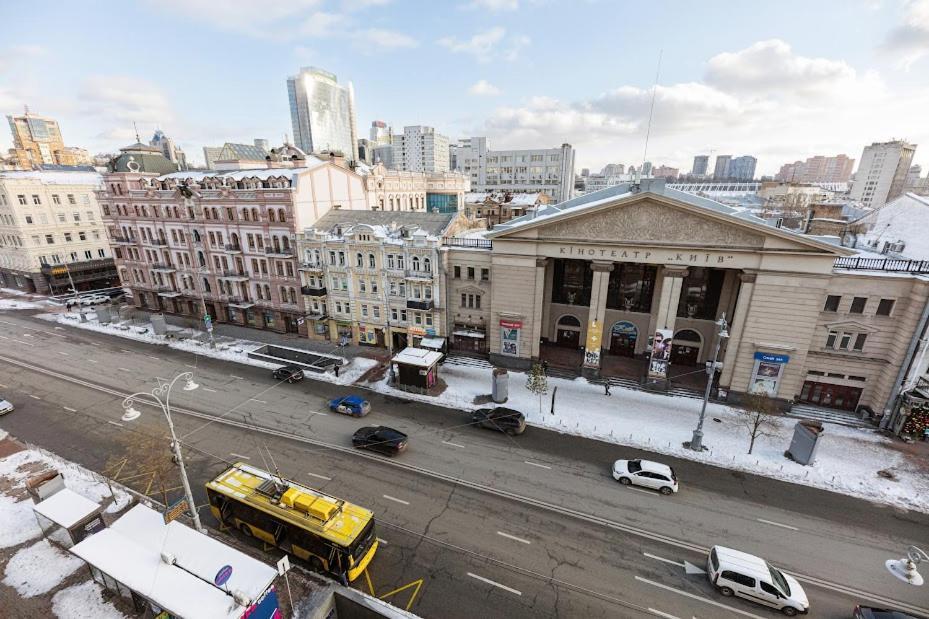 911 Apartments Antonovichа Kyiv Exterior photo